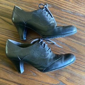 Black Leather Lace Up Wingtip Style Heel